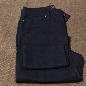 Gloria Vanderbilt Amanda black color size 14P jean